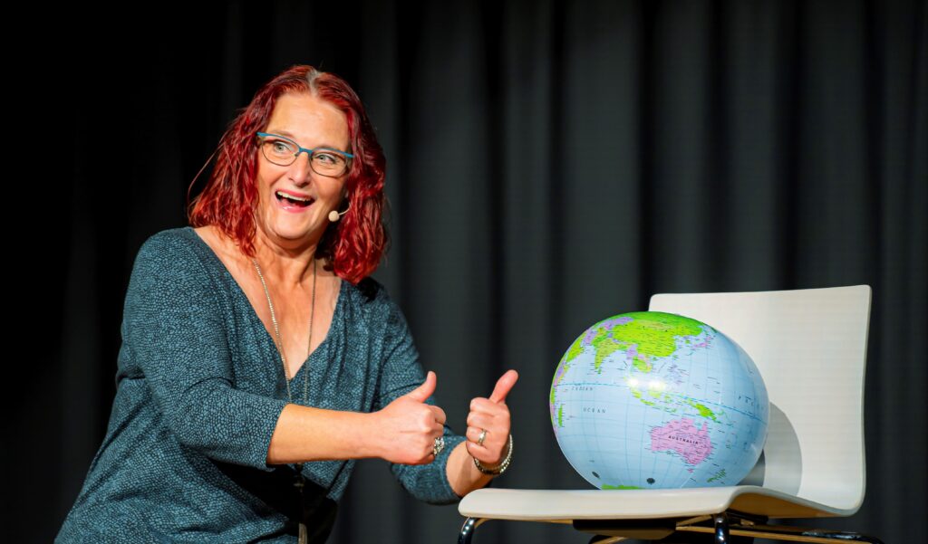 Sie müssen nicht 17 Jahre alt sein und freitags auf der Straße sitzen, um etwas gegen den Klimawandel zu tun! Wir alle können etwas zur Rettung des Planeten beitragen. Manchmal reicht es schon, ins Kabarett zu gehen und Anny Hartmann zuzuhören.